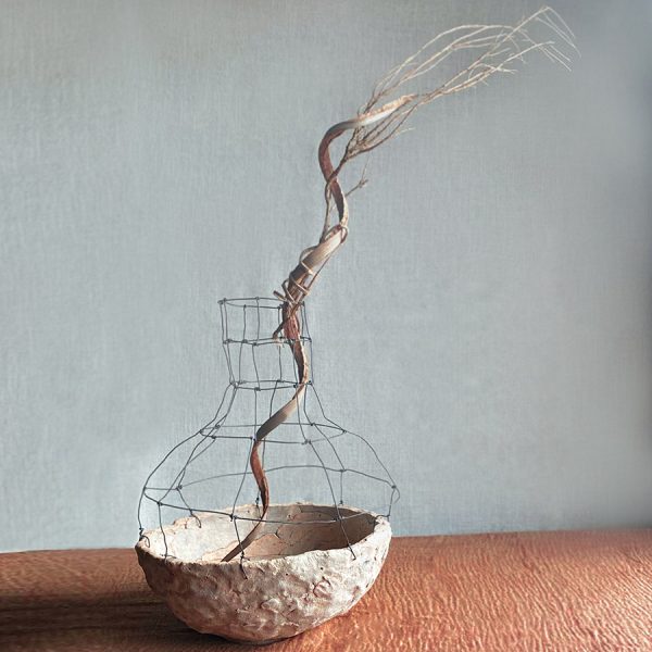 El Yapımı Minimalist Telli Bej Seramik Vazo