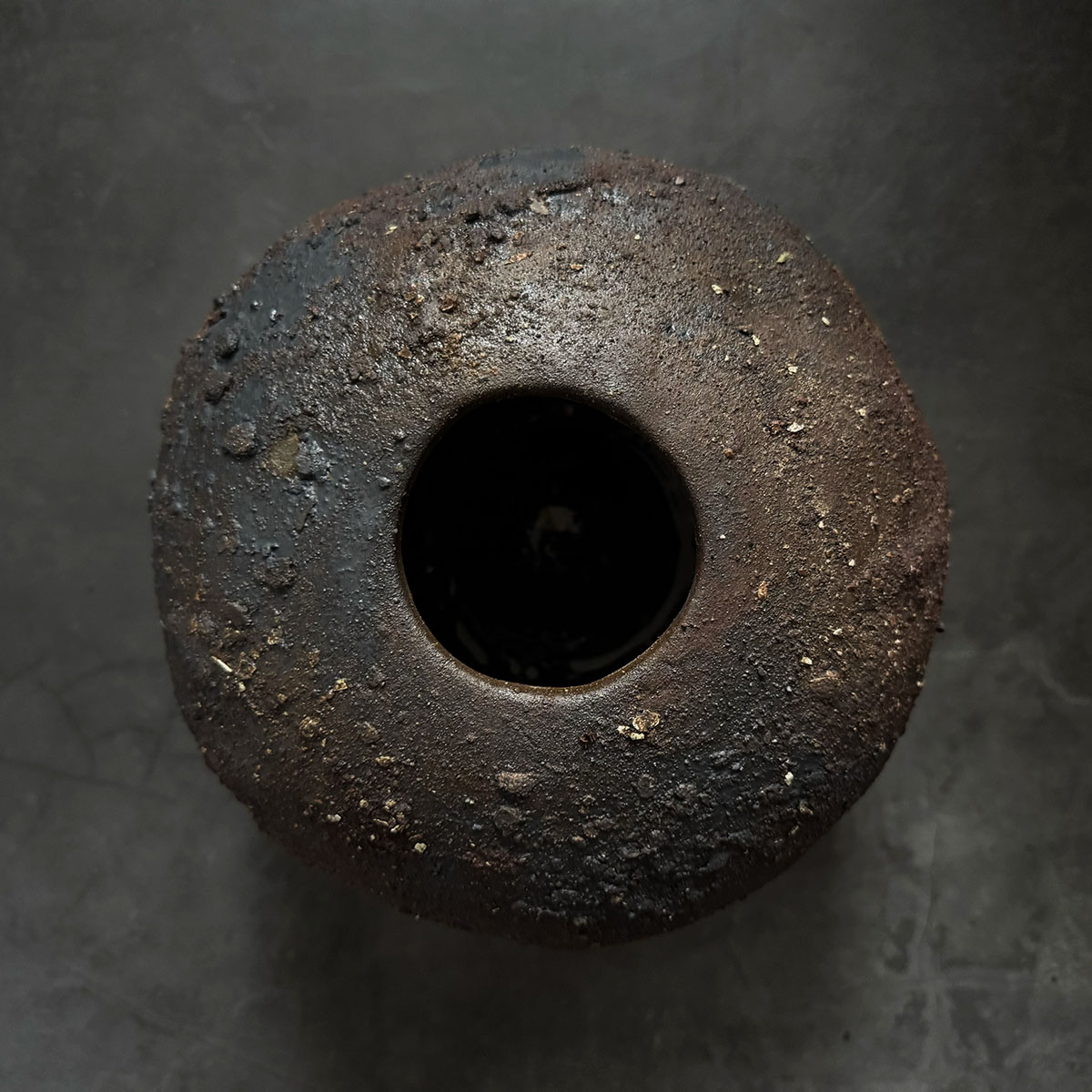 Lyla | El Yapımı Seramik Dokulu Wabi Sabi Dekoratif Küre Vazo Lyla | El Yapımı Seramik Dokulu Wabi Sabi Dekoratif Küre Vazo